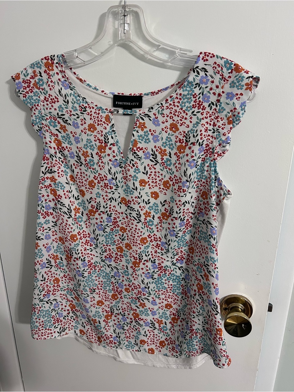 Fortune + Ivy White Floral Keyhole Cap-Sleeve Blouse